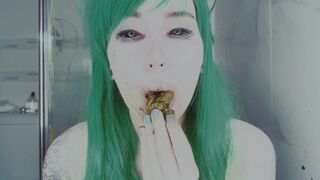 Green hair scat girl shits and sucks her own scat xxx