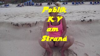 Scat Porn – Blonde Solo Girl Pooping On The Crowded Beach In Public